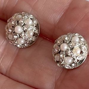 Silverplated Faux Pearl Pierced Earrings VTG Domes Center Floral Design Posts
